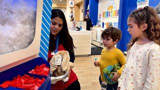 The RSG Kids | Mila and Teo build a bear!