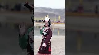 The smiles of Tibetan girls can heal all Tibetan culture, ethnic customs, Chunxi Road street photog