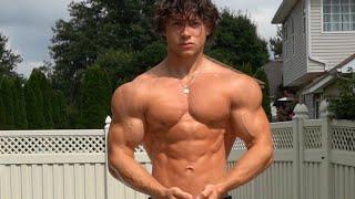 17 years old teen muscle boy : Anthony