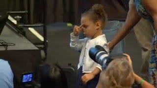 Riley Curry (Steph's  Daughter) Reminds Media She's Watching Them During Dad's MVP Speech