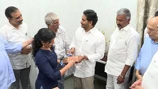 AP CM YS Jagan inaugurates book written by Sr Journalist Rehana at camp office    Tadepalli