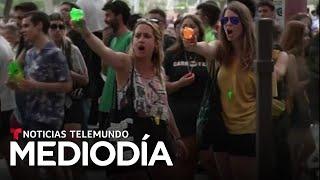 Protestan con pistolas de agua en Barcelona contra un problema "alarmante" | Noticias Telemundo