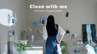 Clean with me. Kitchen Cleaning, Kitchen Organization, Cleaning Items, Living alone vlog.