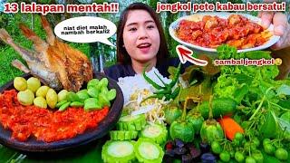 MAKAN 13 LALAPAN MENTAH PAKE NASI IKAN ASIN BATU SAMBEL TERASI, JENGKOL PETE DAUN JAMBU MEDE LEUNCA