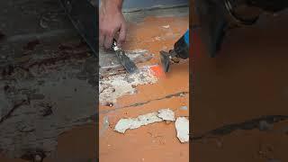 Эффективность строительного фена при снятии старой краски с Пола