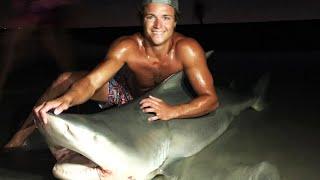 21-Year-Old Catches Massive 400-Pound Bull Shark