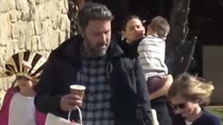 Ben Affleck & Jennifer Garner spending time with Kids | Watch Video