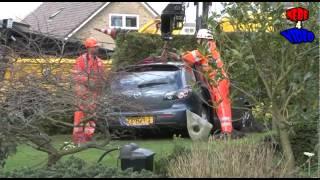 Bestuurder parkeert auto in tuin in Velp