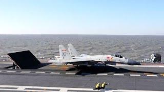 Portaaviones chino Liaoning conduce simulacros de combate con aviones de combate J-15