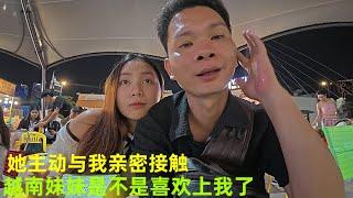 越南妹妹：主动与我亲密接触：她是不是喜欢我了：现在的交往方式：像恋爱的样子