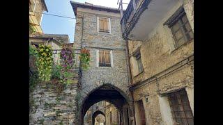 REZZO - Casa di paese su 2 livelli con cantine e piccola corte separata - VENDITA