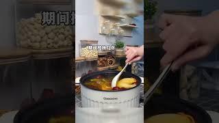 人参虫草花补汤食材: 人参10克,虫草花20克,红枣5颗,枸杞15克,玉竹20克,准山4条,鸡腿1个.清水1.8升,盐适量
