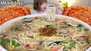 ASMR 해장엔 역시 바지락 듬뿍 넣은 해물칼국수 오징어김치전 먹방 Seafood clam noodles Kalguksu Squid Kimchi Pancake MUKBANG