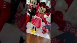 Микки и Минни Маусы на мероприятии в стиле Дисней