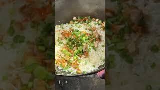 Street Style Chicken Fried Rice #shorts #ytshorts #viralshorts #friedrice #healthyrecipes