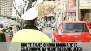 MAKINAT E DEPUTETEVE TE PARKUARA NE TROTUAR- Vizion Plus - News - Lajme