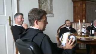 Publizistik-tAT-TV: "Fußball-Mönche" - WM2010 im Kloster Stift Göttweig