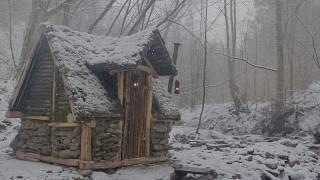 Man Built a Wild Bushcraft House in the Forest in 30 Days