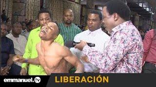 ¡DEMONIO QUITA LA ROPA A UN HOMBRE DURANTE LA LIBERACIÓN! 