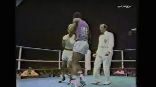 Chris Pyatt wins gold Commonwealth games 1982 v Laston Mukdbe Boxing