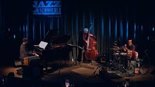 Jarry Singla & Eastern Flowers – Sargamony – Live at Jazz-Schmiede Düsseldorf