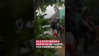 Ola sorprende a bañistas en alerta por huracán Lidia - N+ #huracanes #mexico