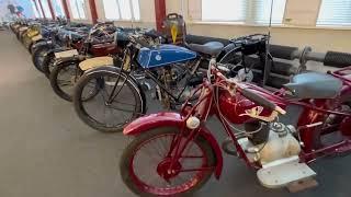 So viele Oldtimer Motorräder - Prachtstücke im PS Speicher