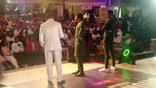 NDEKE  Paforming Churchill show angalia