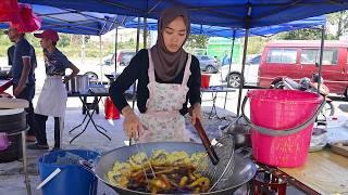 Talented Young Sisters Running a Curry Puff and Donuts Business in Malaysia