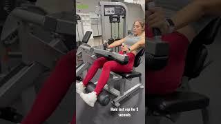 Hamstring curl machine