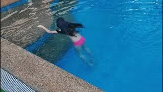 SHANA IS NOW A GOOD SWIMMER. SI DADDY NAGVIDEO NITO