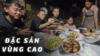 Team Chao Vlog Đến ngôi làng giáp biên giới được mời ăn tối toàn đặc sản vùng cao | Chuyện Vùng Cao