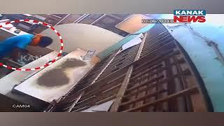 Miscreant Robs Money & Expensive Liquor Bottles From Balipatana Liquor Shop | Caught IN CCTV