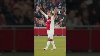 We mic’d up Rafael van der Vaart during Ajax Legends - Real Madrid Legends! ️