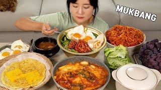 요리 먹방 :)가을무로 만든 무생채 비빔밥, 두부조림, 체다치즈감자채전~ 디저트는 포도.