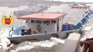 [900] Many boats pass through the dangerous, dramatic and spectacular dam gate