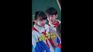 #郭赫轩 #米小圈上学记2 #你这个寒假在干嘛 在拍戏吃饭休息时，也有认真对词️