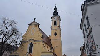 Langenlois (A-NÖ) Mittagsangelus und Läuten der "Friedensglocke" der Stadtpfarrkirche St. Laurentius