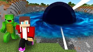 Black Hole vs. Security House Battle - Minecraft