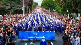 JOVENES CON INSTRUMENTOS MUSICALES DE BANDA EL SALVADOR RECIBEN CON DESFILE EL 2025