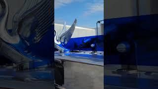 A Peterbilt 389 that's got the right look! #peterbilt #blue #bagged #largecar #semitruck
