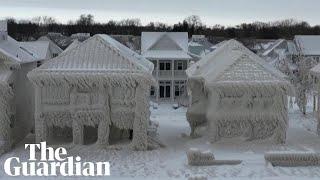 Canada: drone footage shows row of lakefront houses frozen over