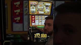 Ставка, которая перевернула всё: история крупного выигрыша!  #slot #casino #jackpot