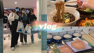 a december vlog 🪐 fun with friends, what i eat in a day & elfsack fashion haul