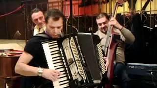 Florin TUCULAN la acordeon nenorocire LIVE(by Roby Cristian)