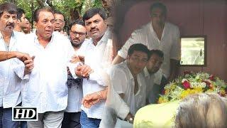 Dharmendra Breaks Into Tears At The Funeral Of His Brother - Watch Video