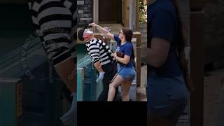 The mime Tom had to dodge this girl  #tomthemime #seaworldmime #seaworldorlando