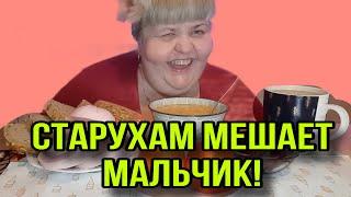 ПРОТИВНЫЙ МАЛЬЧИК МЕШАЕТ ДЕВОЧКАМ. ЮЛЯ СТАР. ОБЗОР.