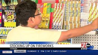 Folks make last-minute stop at Fireworks stand