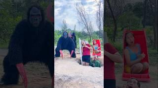 2 Ferocious Gorilla Monsters Sttack 2 Beautiful Brave Girls And The Poor Old Man Hides And Runs Away
